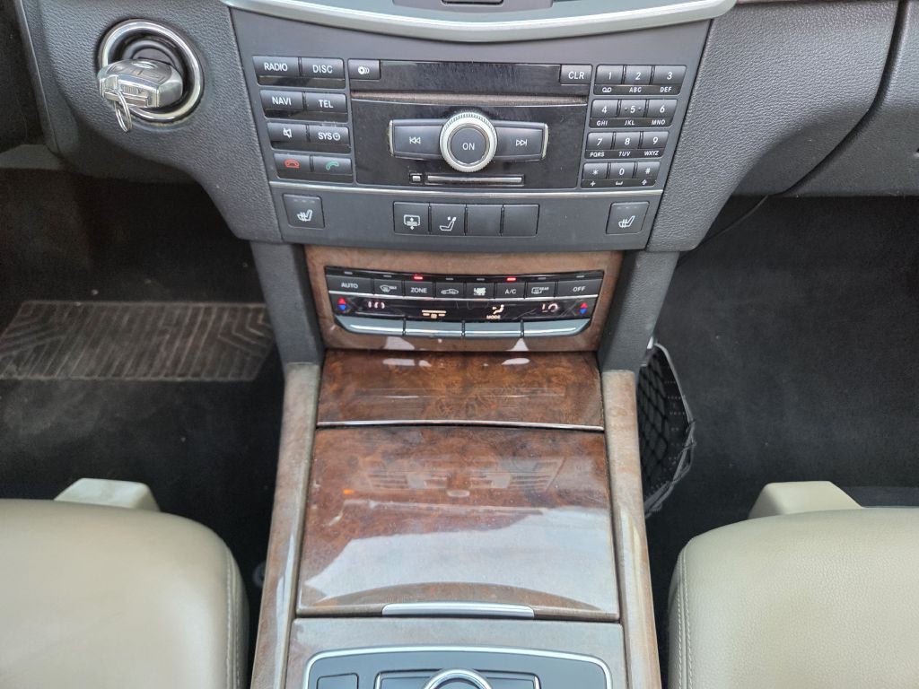 2010 Mercedes-Benz E-Class Image 34