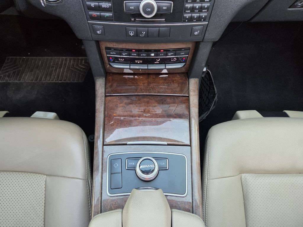 2010 Mercedes-Benz E-Class Image 35