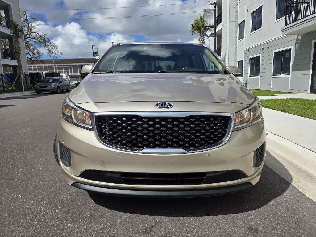 2017 Kia Sedona Image 2
