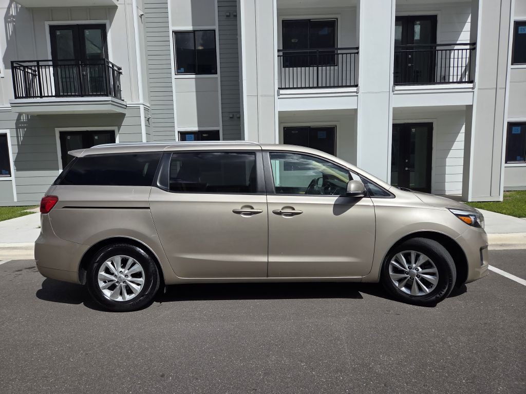 2017 Kia Sedona Image 5