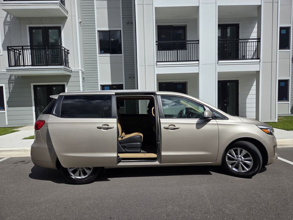 2017 Kia Sedona Image 6