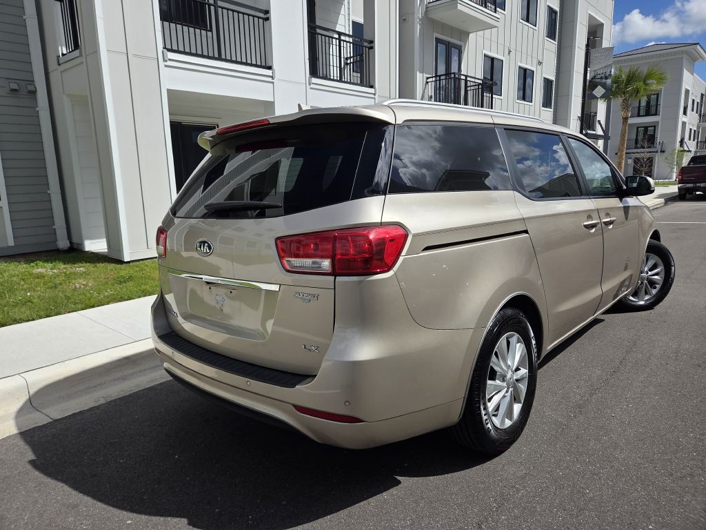 2017 Kia Sedona Image 7