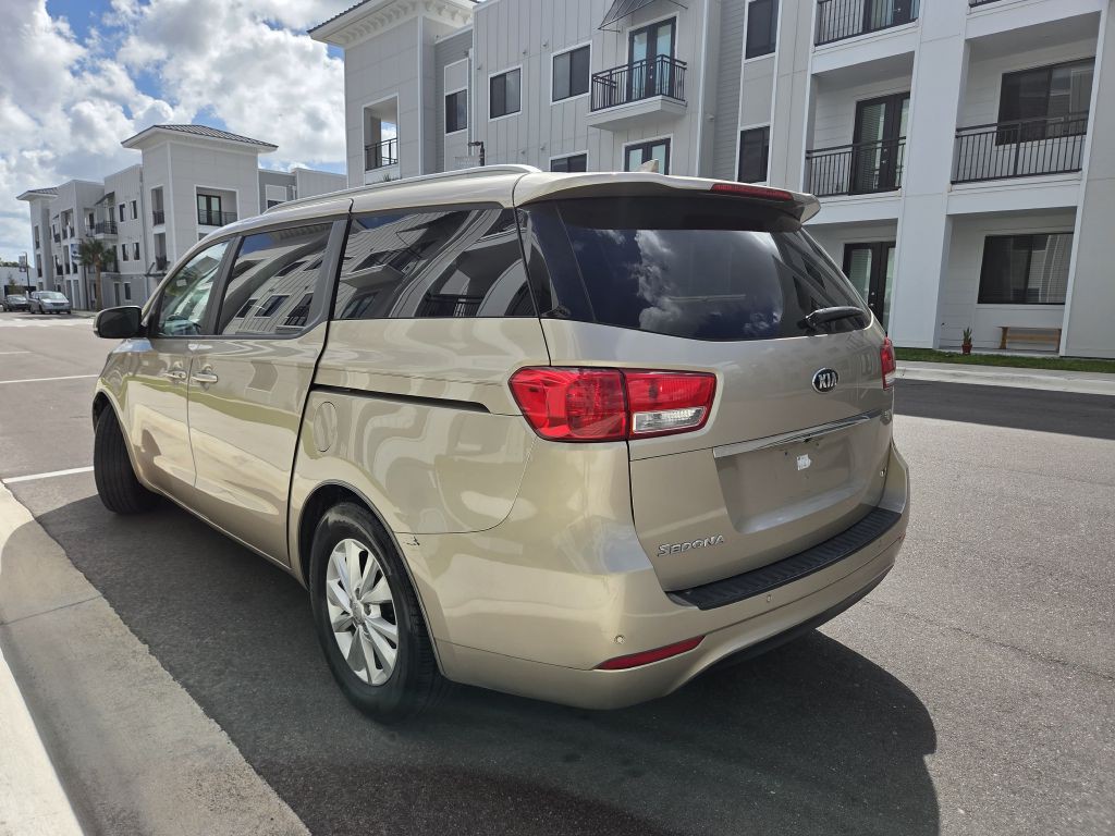 2017 Kia Sedona Image 11