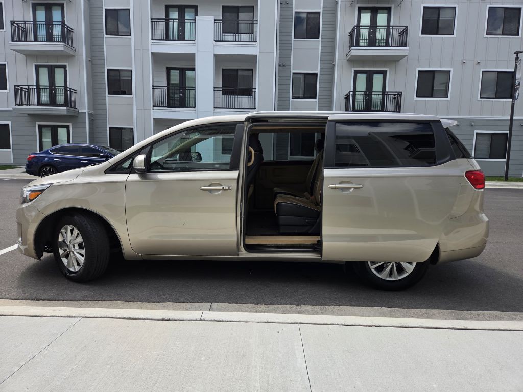 2017 Kia Sedona Image 13