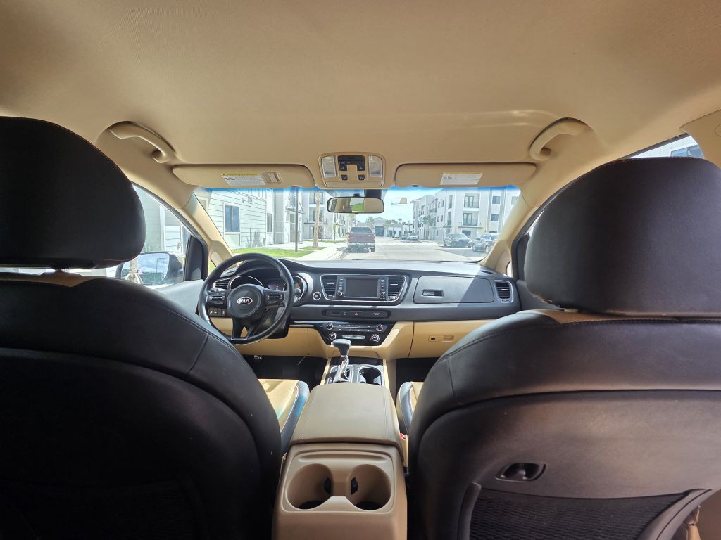 2017 Kia Sedona Image 17