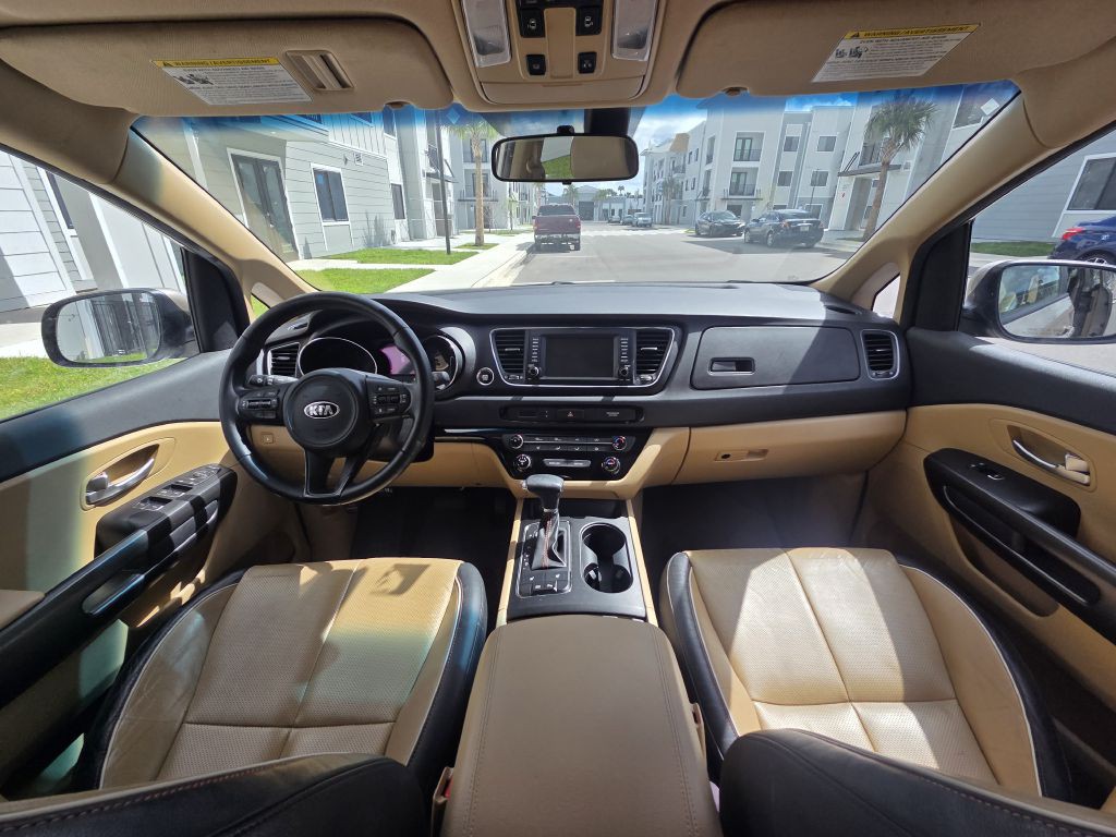 2017 Kia Sedona Image 18