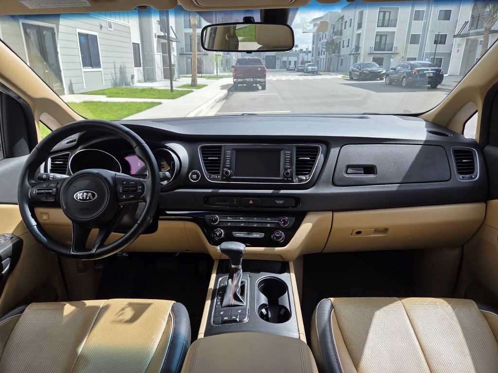 2017 Kia Sedona Image 19