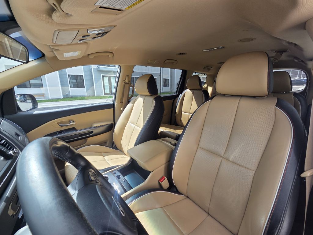 2017 Kia Sedona Image 30