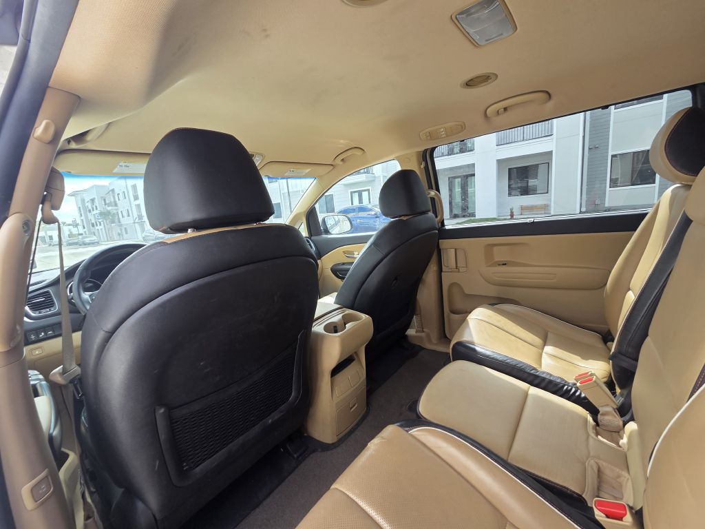 2017 Kia Sedona Image 31