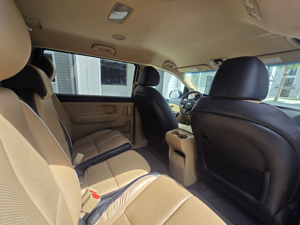 2017 Kia Sedona Image 34