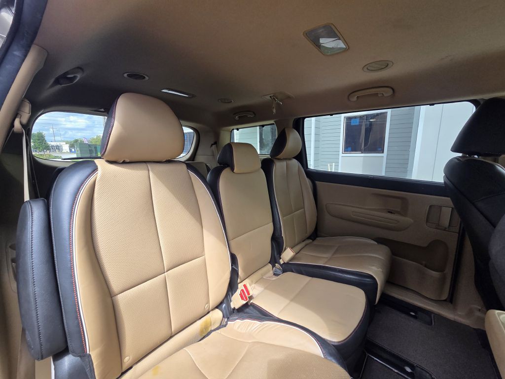 2017 Kia Sedona Image 35