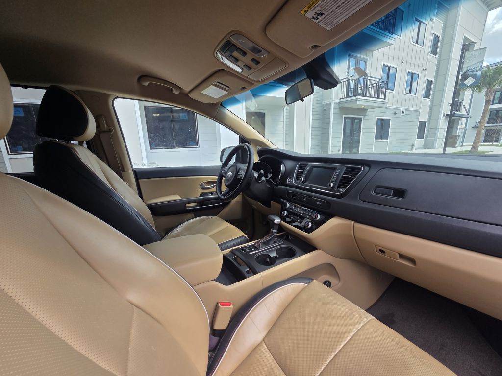 2017 Kia Sedona Image 38