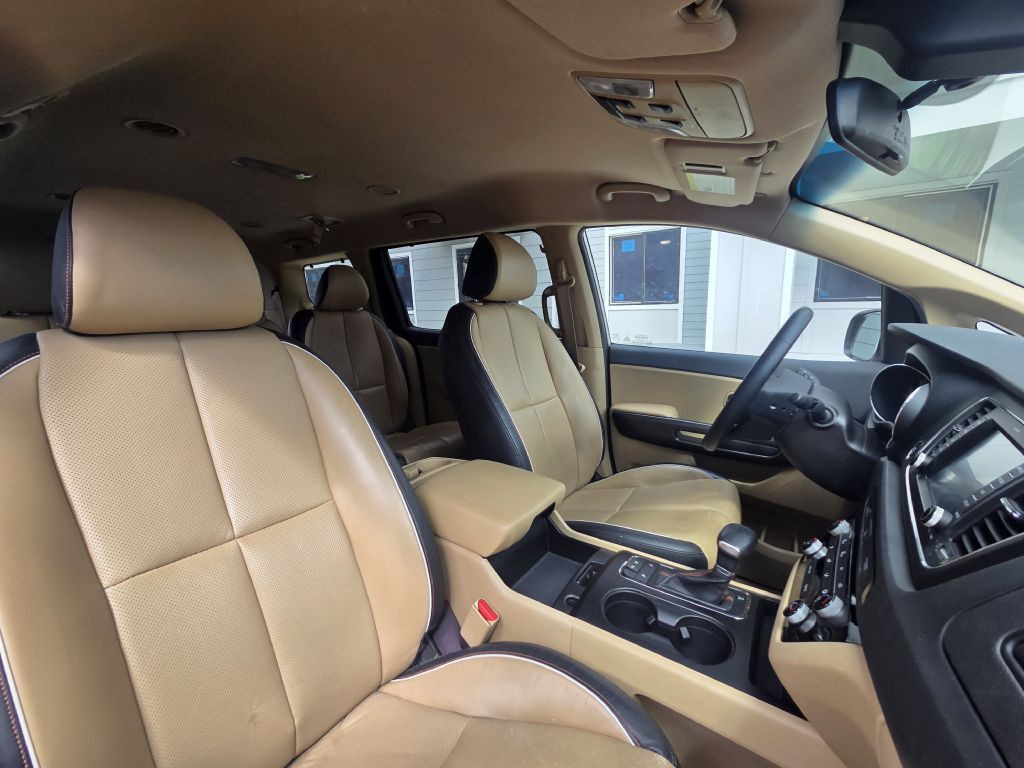 2017 Kia Sedona Image 39