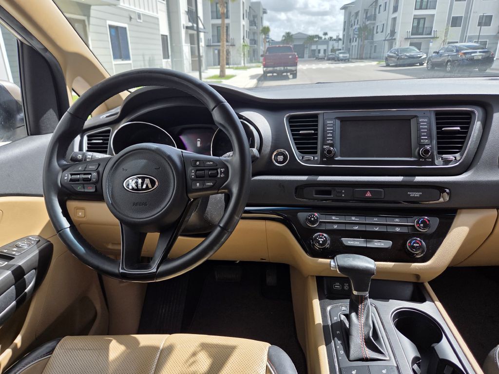 2017 Kia Sedona Image 41