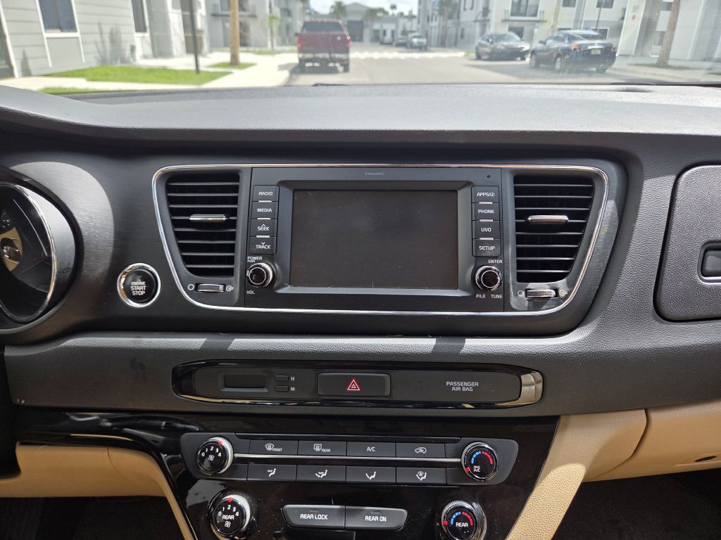 2017 Kia Sedona Image 42