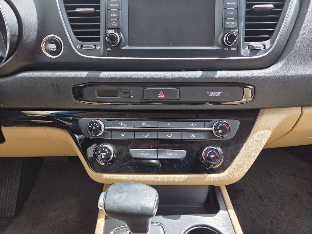 2017 Kia Sedona Image 45