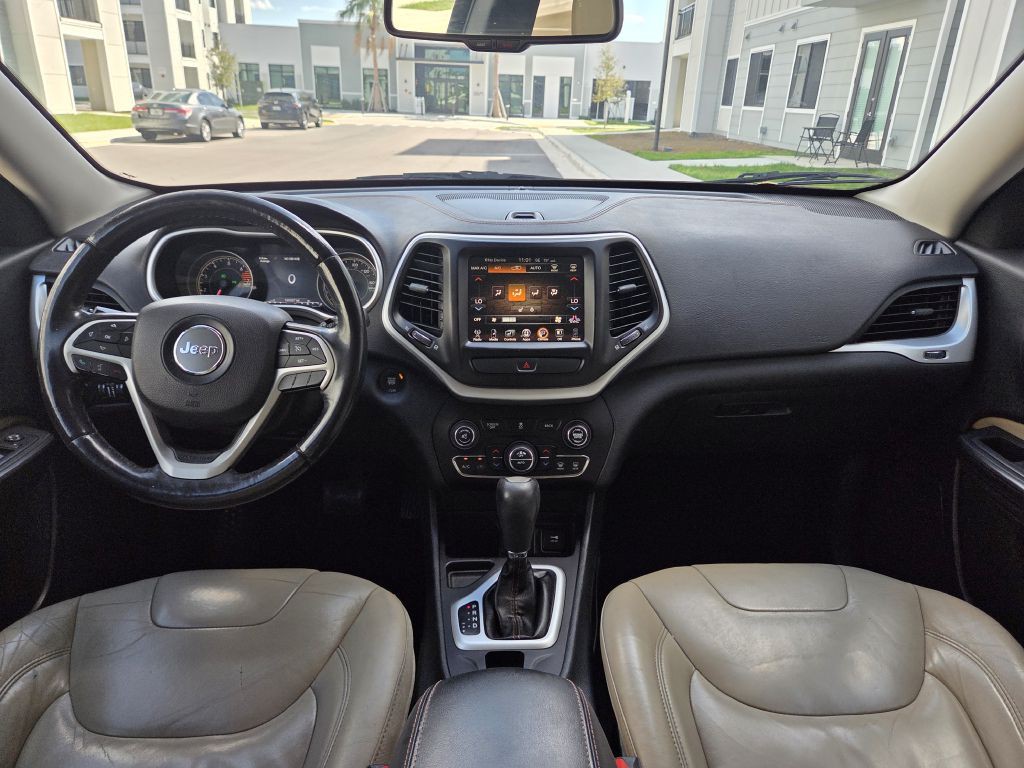 2017 Jeep Cherokee Image 25