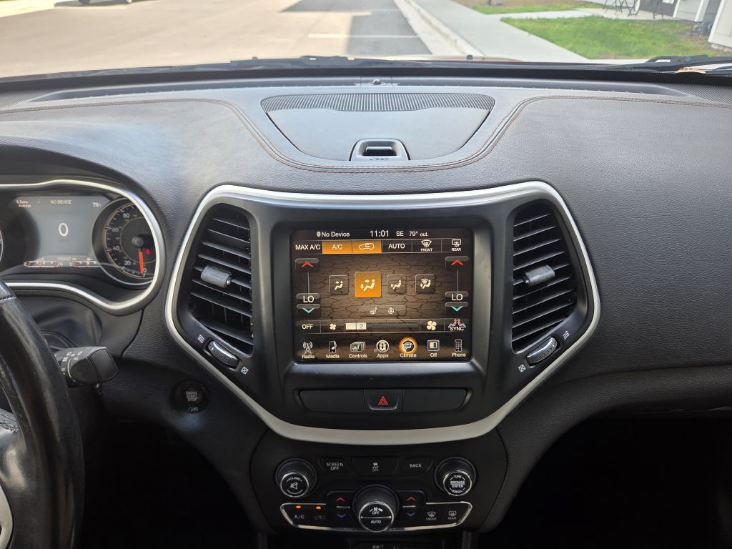 2017 Jeep Cherokee Image 27