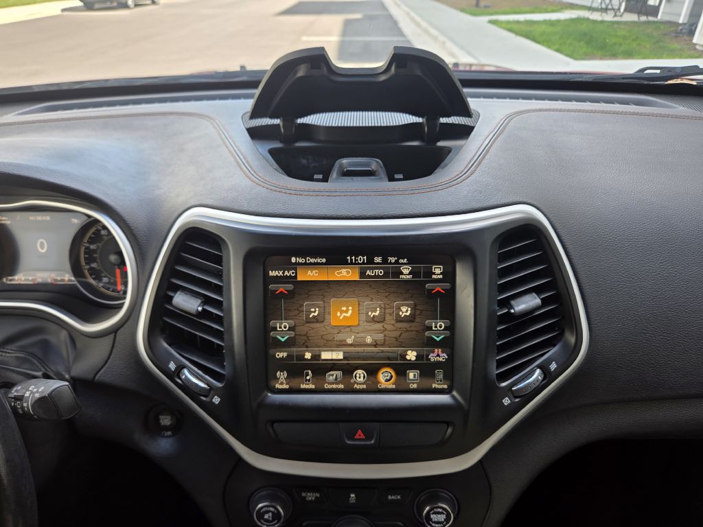 2017 Jeep Cherokee Image 30