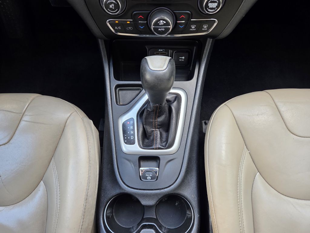 2017 Jeep Cherokee Image 32