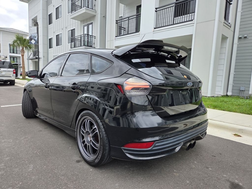 2016 Ford Focus Image 9