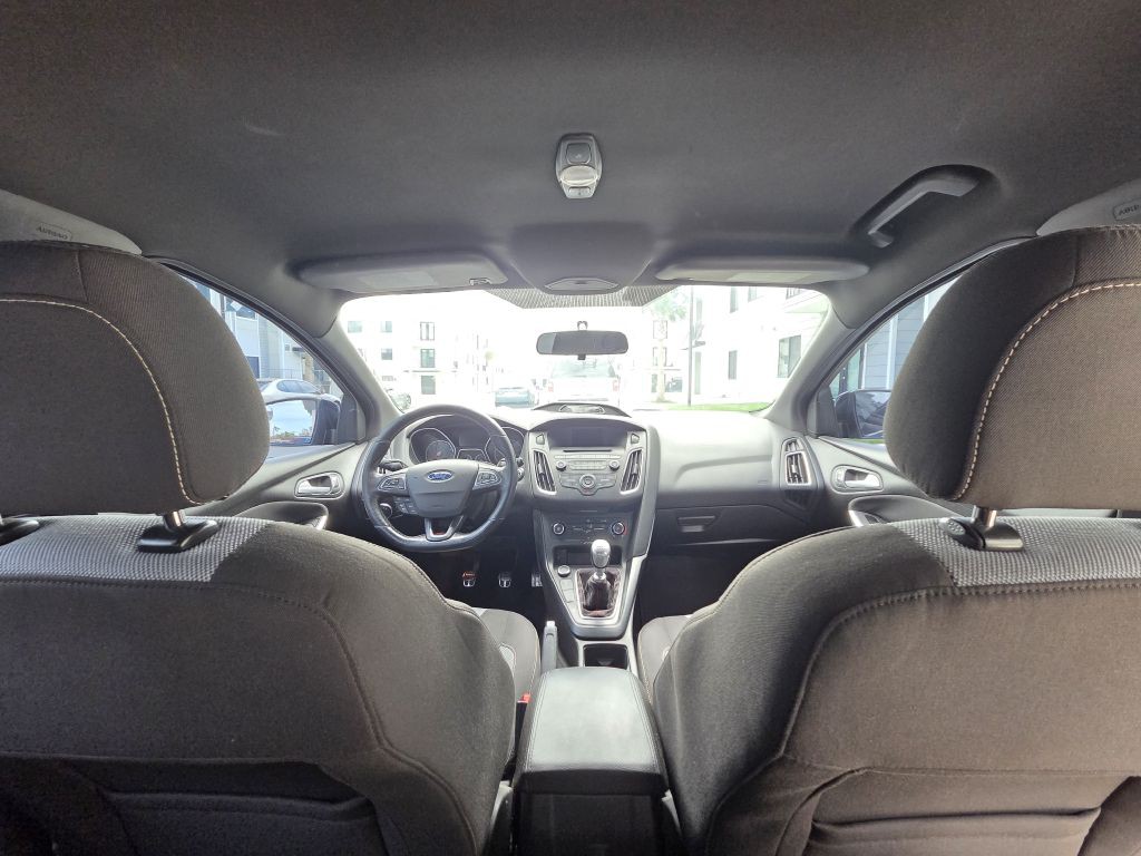 2016 Ford Focus Image 17