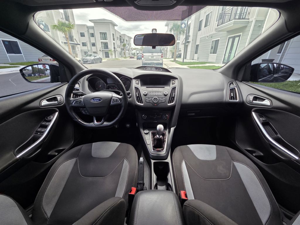 2016 Ford Focus Image 18