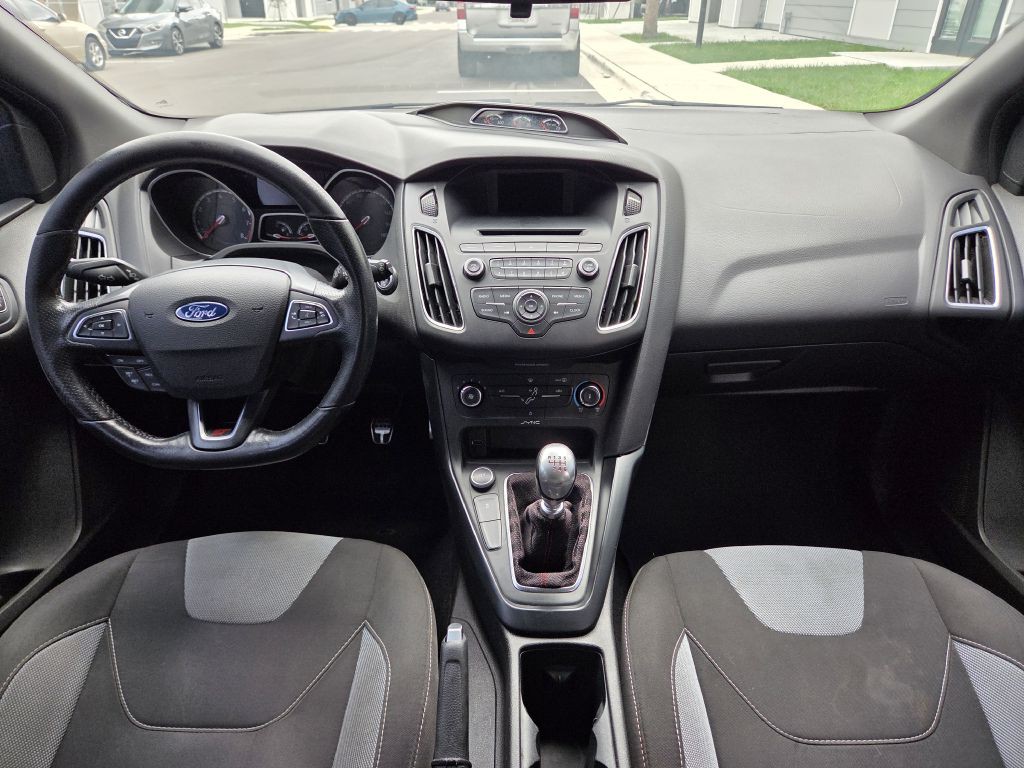 2016 Ford Focus Image 19