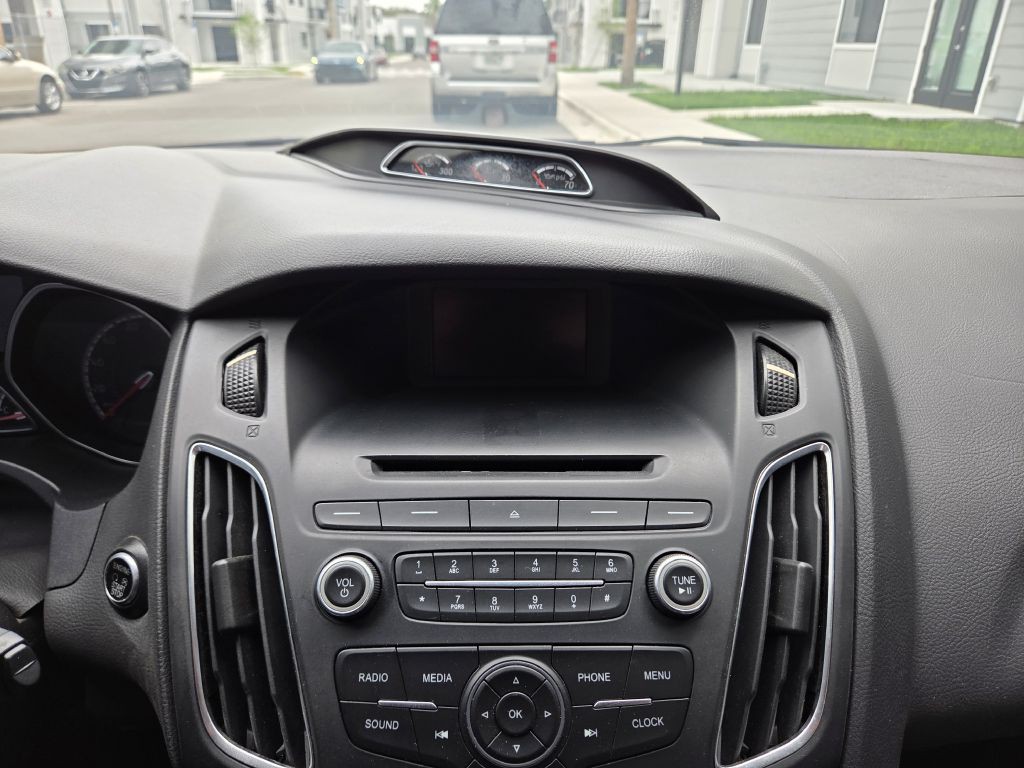 2016 Ford Focus Image 21