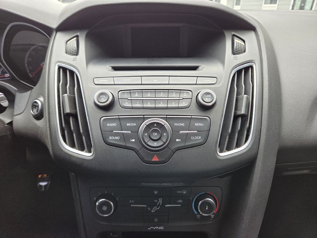 2016 Ford Focus Image 25