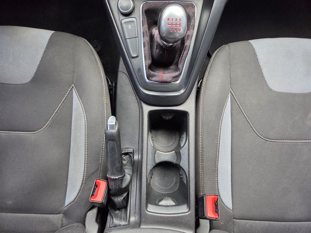 2016 Ford Focus Image 28