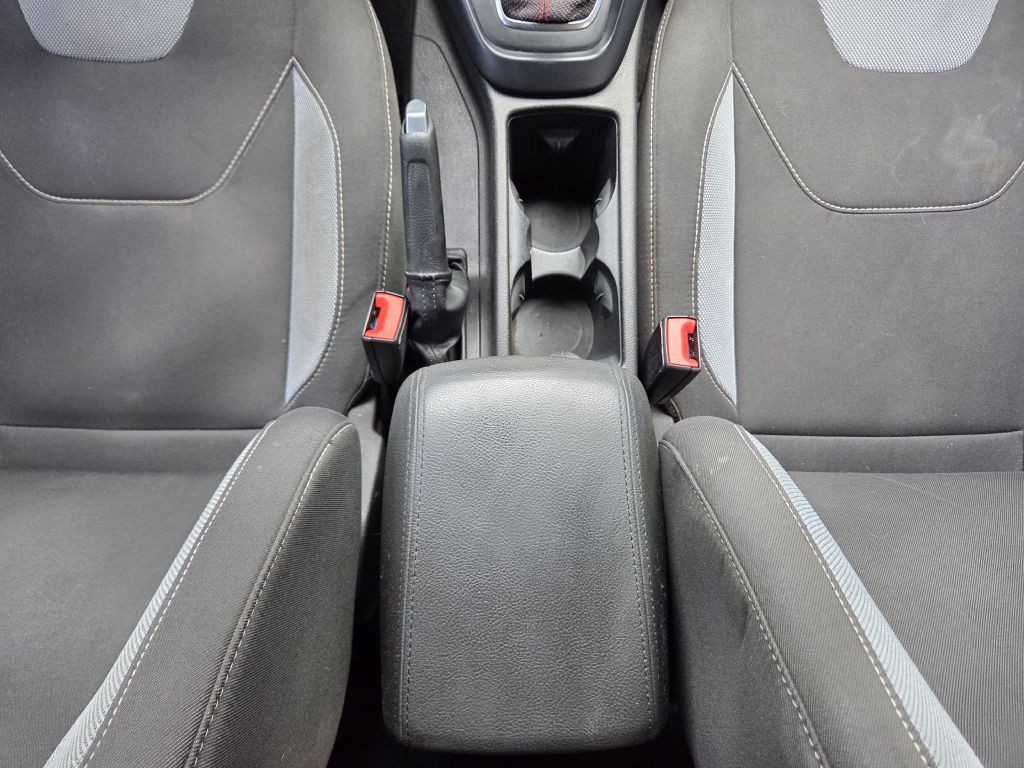 2016 Ford Focus Image 29