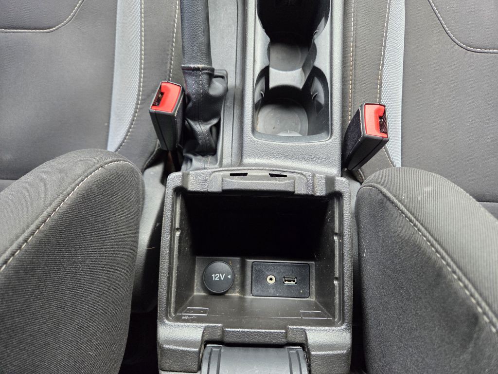 2016 Ford Focus Image 30