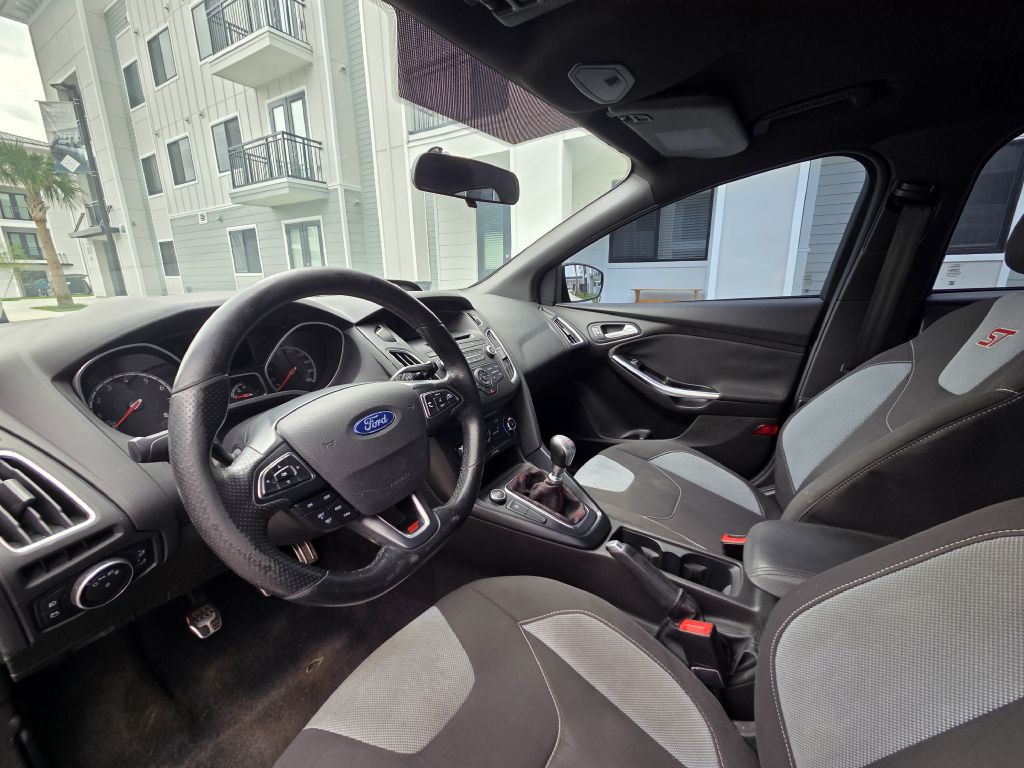 2016 Ford Focus Image 33
