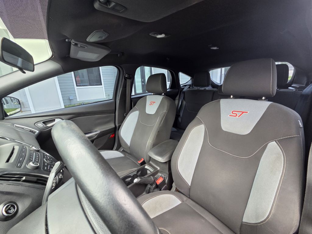 2016 Ford Focus Image 34