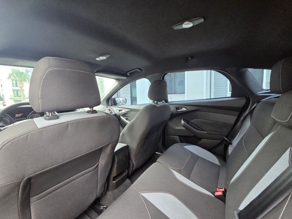 2016 Ford Focus Image 36