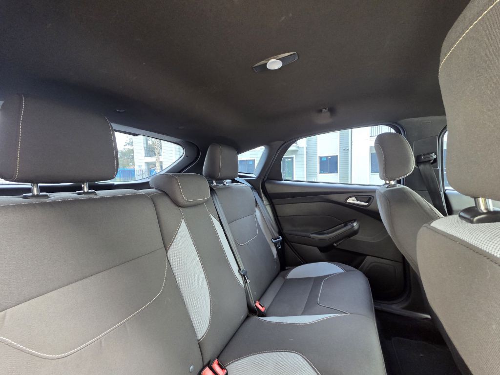 2016 Ford Focus Image 40