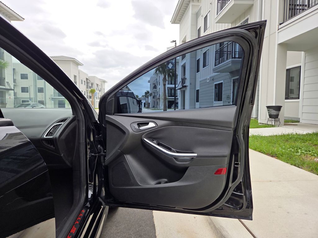 2016 Ford Focus Image 41