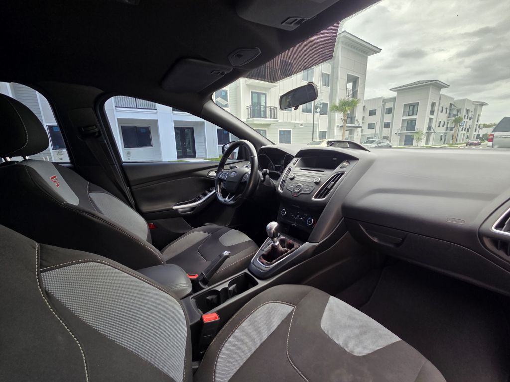 2016 Ford Focus Image 42