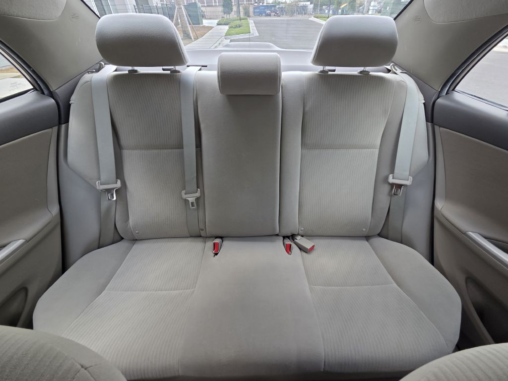 2010 Toyota Corolla Image 28