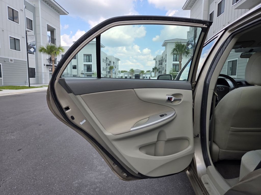 2010 Toyota Corolla Image 32