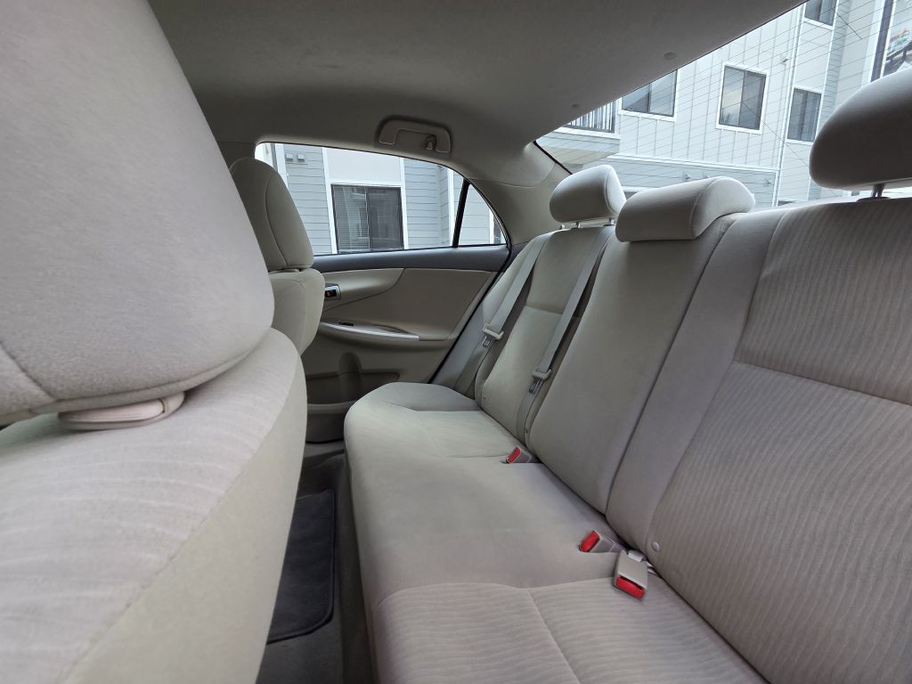 2010 Toyota Corolla Image 34