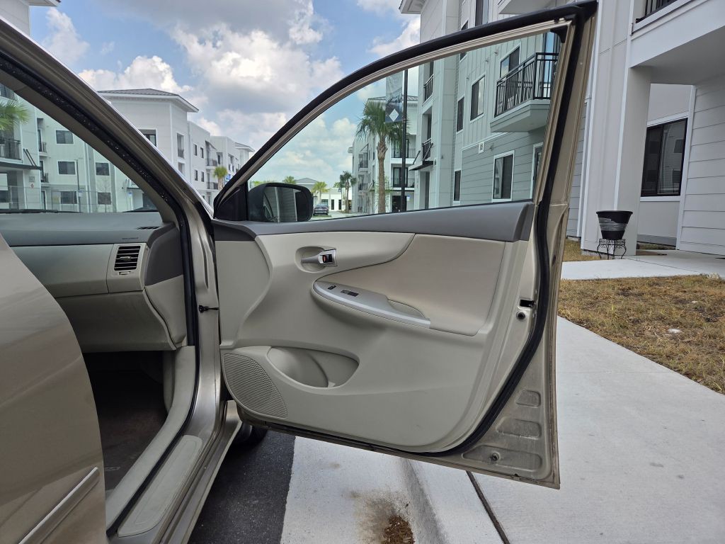 2010 Toyota Corolla Image 38