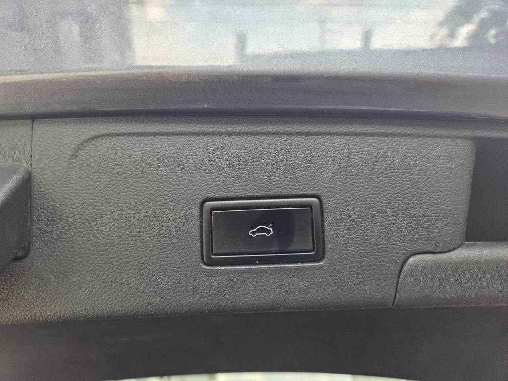 2020 Volkswagen Atlas Cross Sport Image 11