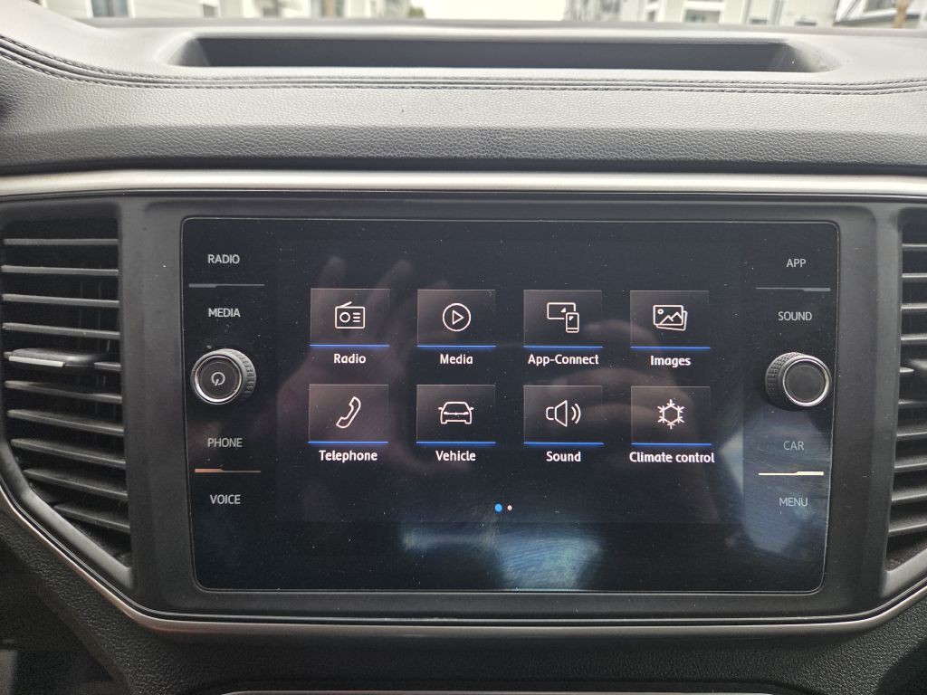 2020 Volkswagen Atlas Cross Sport Image 23