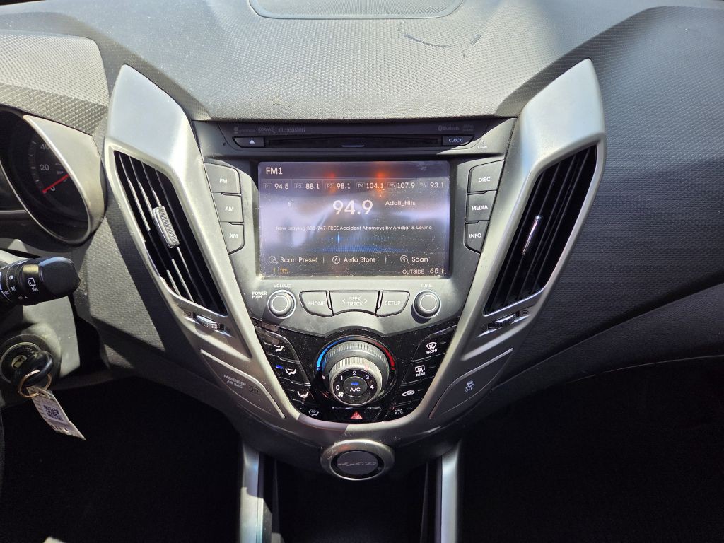 2014 Hyundai Veloster Image 26