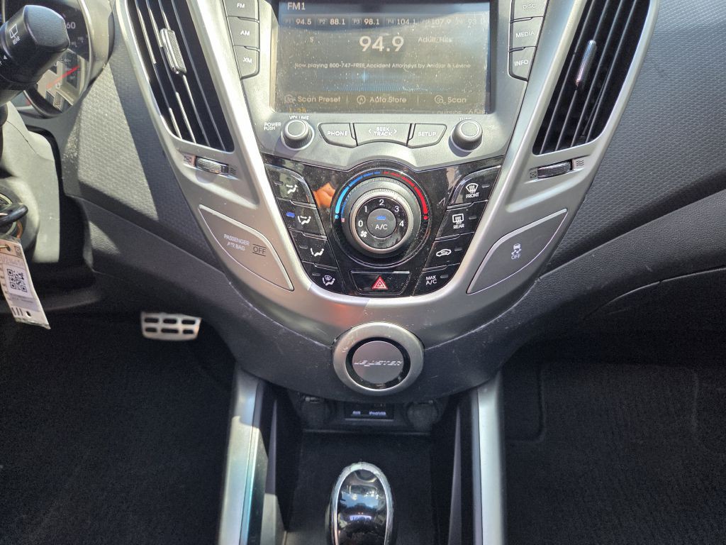 2014 Hyundai Veloster Image 29