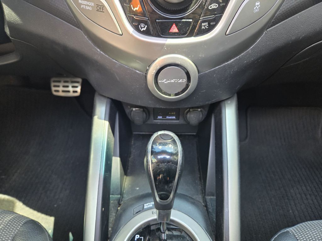 2014 Hyundai Veloster Image 30