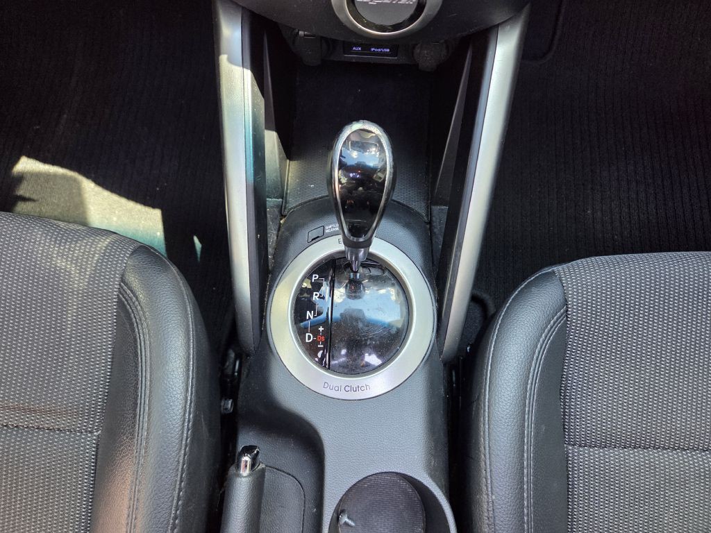 2014 Hyundai Veloster Image 31