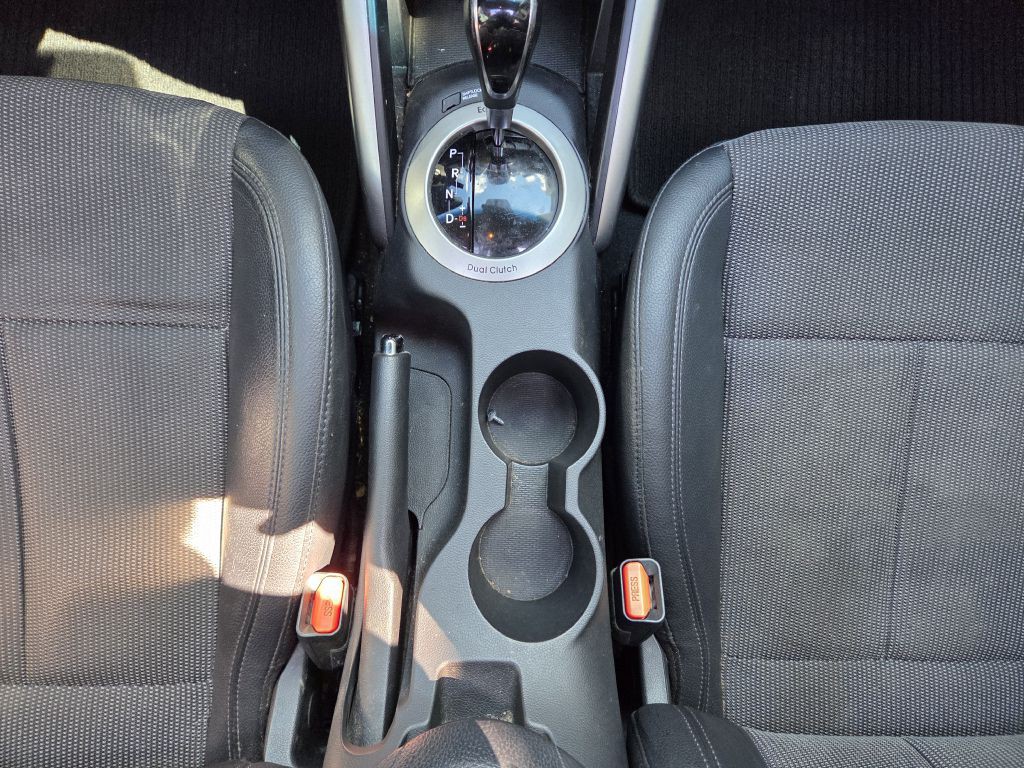 2014 Hyundai Veloster Image 32